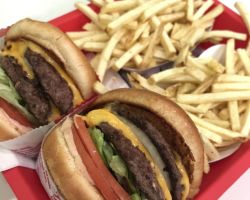 ハンバーガー@In-N-Out Burger